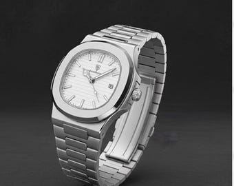 Reloj de lujo con diseño minimalista, precisión y elegancia.