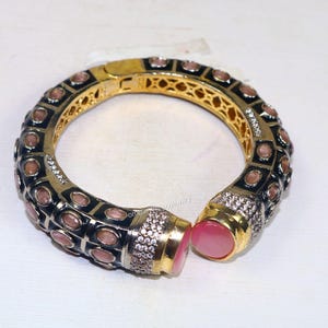 Rosa Monalisa Manschettenarmband: Vergoldeter runder CZ Stein Schmuck