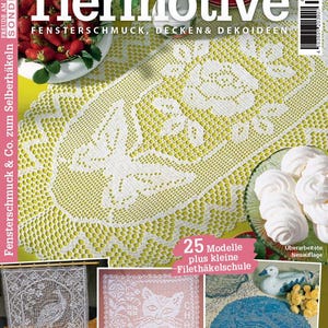 Może przedstawiać: Okładka magazynu z tytułem "Tiermotive" i podtytułem "Fensterschmuck, Decken & Dekoideen." Przedstawia biały, szydełkowy obrus z kwiatowymi wzorami, truskawkami i bezami. Wyświetlane są również inne wzory szydełkowe.