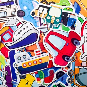50 zufällige Cartoon-Fahrzeug-Aufkleber, bunte Auto-Aufkleber, Flugzeug- und LKW-Aufkleber, wasserdichte Aufkleber für Scrapbook- und DIY-Handwerk