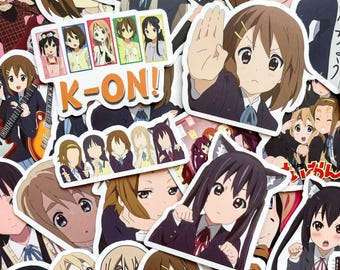 Paquete de 50 pegatinas de anime K-On, pegatinas de bandas japonesas, pegatinas de personajes de chicas adorables, pegatinas impermeables para fans del anime y coleccionistas otaku.