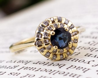 Vintage 14K Gold Blue Sapphire and Diamond Round Halo Cluster Ring Size 6 1/4