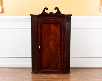 Antique 18th Century English Georgian Inlaid Mahogany Hanging Corner Cabinet.