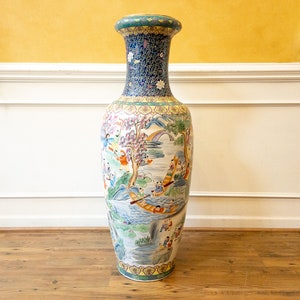 Vintage Famille Rose, 100 Children, Large Palace Size Oriental Vase, 20th Century.