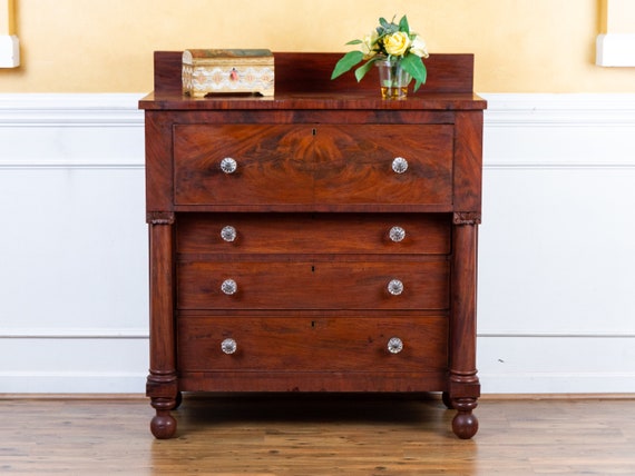 Antique Early 19th Century American Empire Flame Mahogany Chest of Drawers Dresser. - Etsy Antique Early 19th Century American Empire Flame Mahogany Chest of Drawers Dresser. - Etsy