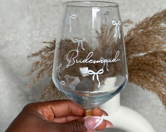 Personalised Bridesmaid Wine Glass | Pink Bow Bridal Party Gift | Hen Party Glass | Custom Bridesmaid Gift | Wedding Party Glass
