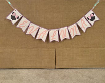 Verjaardagsbanner Minnie Mouse: roze en paars feestdecor, gepersonaliseerd