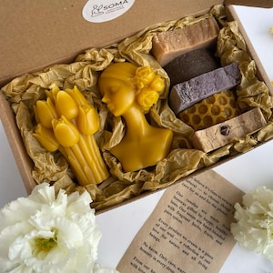 Personalized Spa Gift Box: Beeswax Candle & Handmade Soap - Eco-Friendly