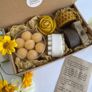 Mother&#39;s Day Spa Gift Box: Beeswax Candle, Handmade Soap & Sugar Scrub