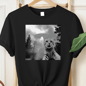 Funny Cat T-Shirt, UFO Cat Lover Shirt, Cat Taking a Selfie UFOs Shirt, UFO Cat Shirt, Cat Selfie Shirt, Cat Lover Shirt,Pet Lover Gift