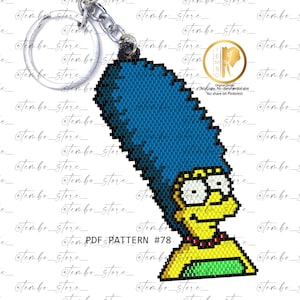 Puede incluir: Un llavero pixelado con Marge Simpson, con su característico pelo azul, piel amarilla y collar rojo. El llavero incluye un llavero plateado y el texto "PDF PATTERN #78".