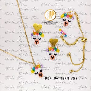 Puede incluir: Un conjunto de joyas con un diseño de llama con cuentas y una corona floral. El conjunto incluye un collar, pendientes y una pulsera, todos con detalles dorados. El texto "PDF PATTERN #55" es visible.