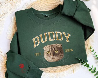 Broderad tröja med kattporträtt, personlig t-shirt med namn och årtal för husdjur, broderad tröja som present till kattälskare