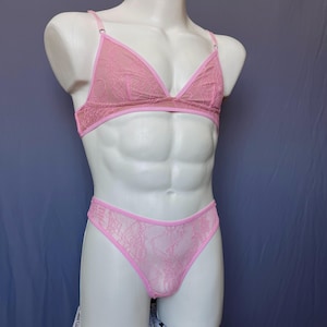 Rosafarbener Spitzen Dessous Set: BH & String, Sissy Femboy Unterwäsche