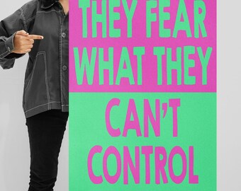 Cartel de protesta por la igualdad brillante - Cartel de protesta por los derechos de las personas transgénero LGBTQ - Temen lo que no pueden controlar