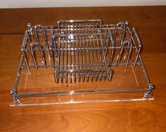 Vassoio/portaoggetti da buffet vintage Wm. A. Rogers/Oneida in lucite e cromo.