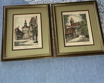 Incisioni vintage firmate e colorate a mano di Norimberga e Rothenburg, incorniciate e con passepartout.