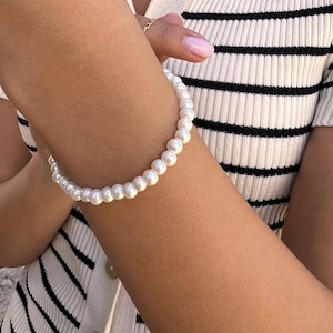 Pearl Bracelet - Minimalist Handmade Jewelry
