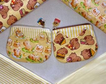 Handmade Capybara Coin Purse, Cute Card Holder with Various Capybara Charms, Small Zipper Pouch, Kawaii Animal Wallet, Perfect Gift