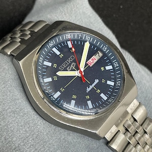 Classic Vintage Refurbished Seiko 5 Automatic Day/Date Men&#39;s Wrist Watch