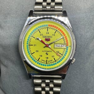 Classic Vintage Refurbished Seiko 5 Automatic Day/Date Men&#39;s Wrist Watch