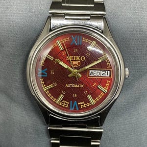 Classic Vintage Refurbished Seiko 5 Automatic Day/Date Men&#39;s Wrist Watch