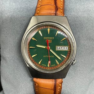 Classic Vintage Refurbished Seiko 5 Automatic Day/Date Men&#39;s Wrist Watch