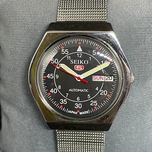 Classic Vintage Refurbished Seiko 5 Automatic Day/Date Men&#39;s Wrist Watch