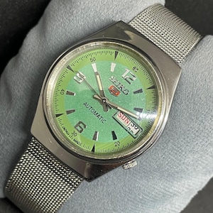 Classic Vintage Refurbished Seiko 5 Automatic Day/Date Men&#39;s Wrist Watch