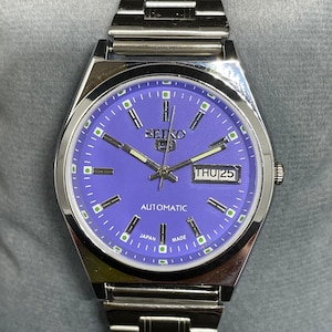 Classic Vintage Refurbished Seiko 5 Automatic Day/Date Men&#39;s Wrist Watch