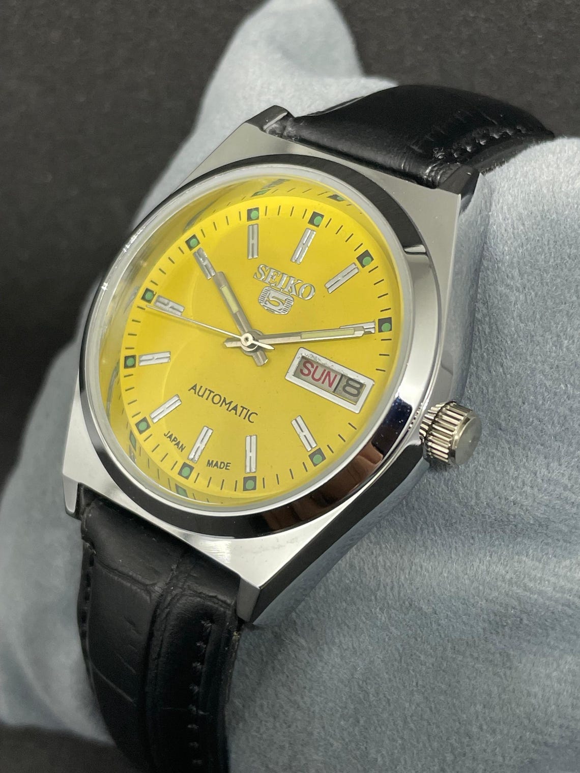 Vintage Refurbished Seiko 5 Automatic Day/Date Men's Wrist Watch, foto 3 di 5