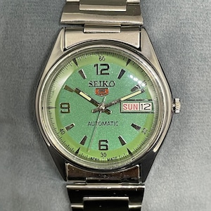 Classic Vintage Refurbished Seiko 5 Automatic Day/Date Men&#39;s Wrist Watch