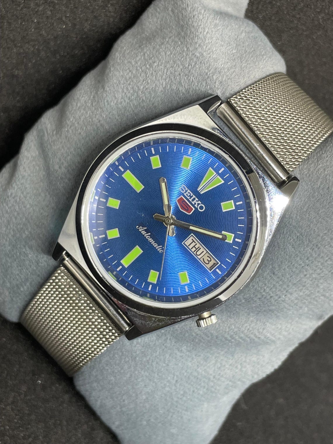 Vintage Refurbished Seiko 5 Automatic Day/Date Men's Wrist Watch, foto 1 di 5