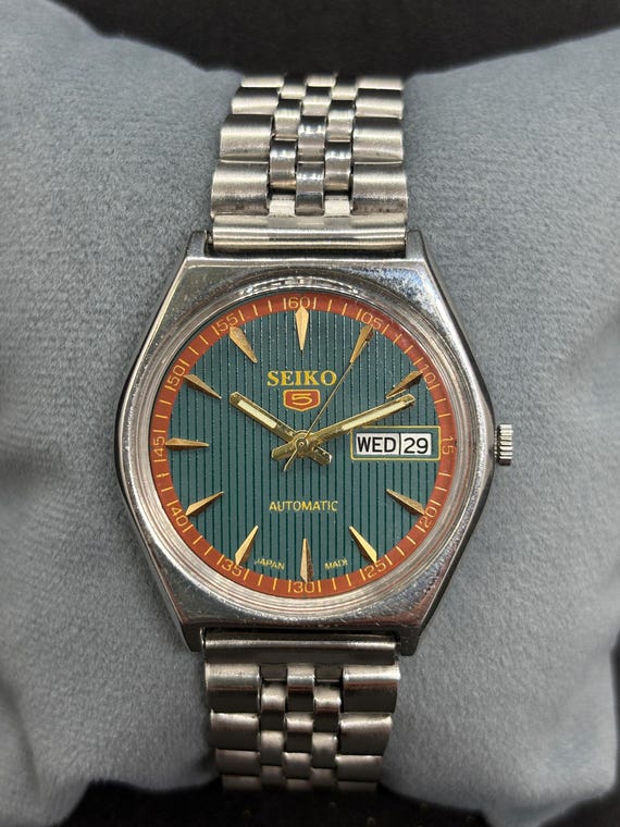Vintage Refurbished Seiko 5 Automatic Day/Date Men's Wrist Watch