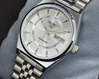 Classic Vintage Refurbished Seiko 5 Automatic Day/Date Men's Wrist Watch