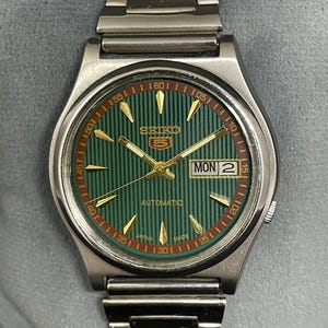 Classic Vintage Refurbished Seiko 5 Automatic Day/Date Men&#39;s Wrist Watch