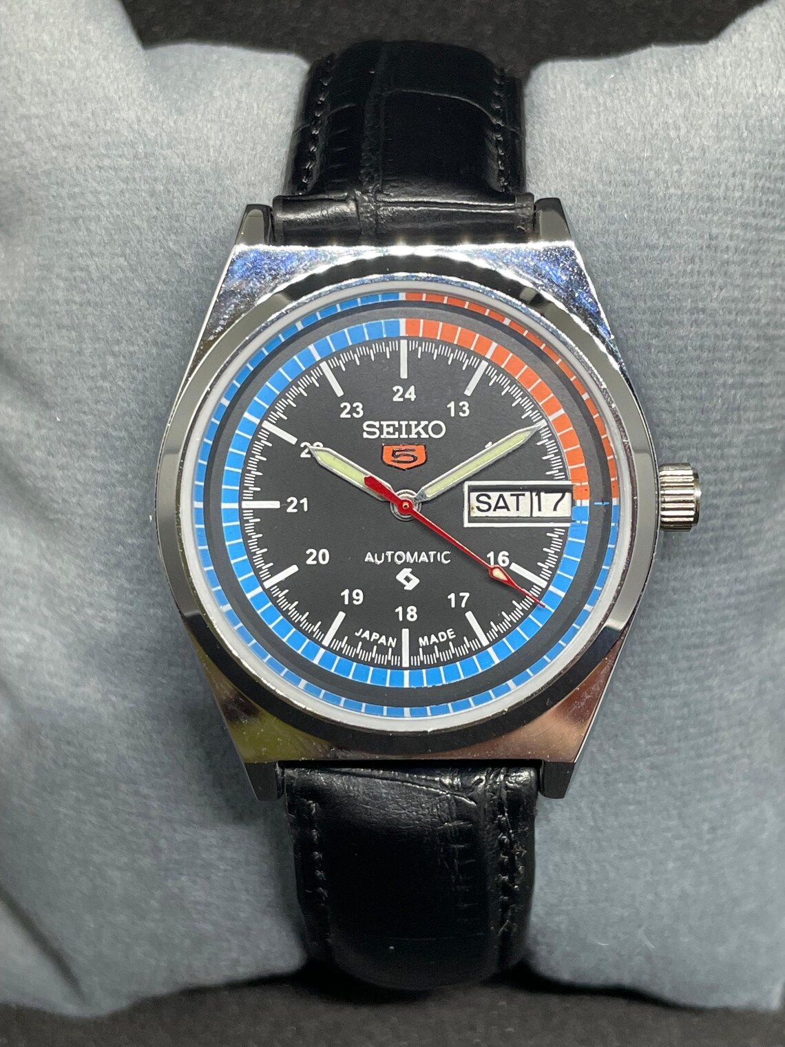 Vintage Refurbished Seiko 5 Automatic Day/Date Men's Wrist Watch, foto 2 di 5