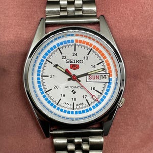 Classic Vintage Refurbished Seiko 5 Automatic Day/Date Men&#39;s Wrist Watch