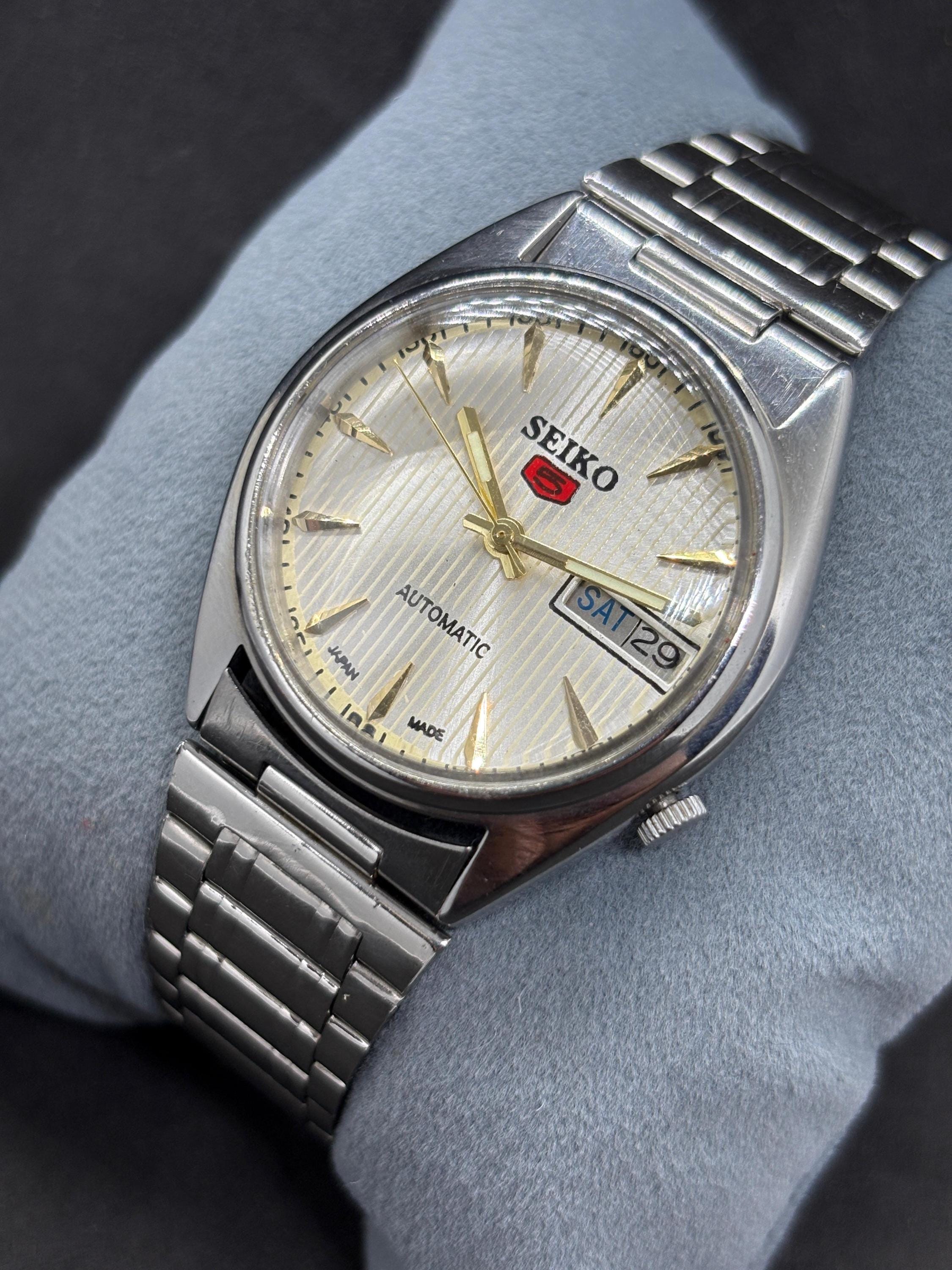 SEIKO 5 ⭐️自動巻き ⭐️ヴィンテージ ⭐️シルバーダイヤル ⭐️最安値 Vintage seiko 5 - Etsy 日本