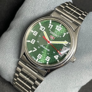 Classic Vintage Refurbished Seiko 5 Automatic Day/Date Men&#39;s Wrist Watch