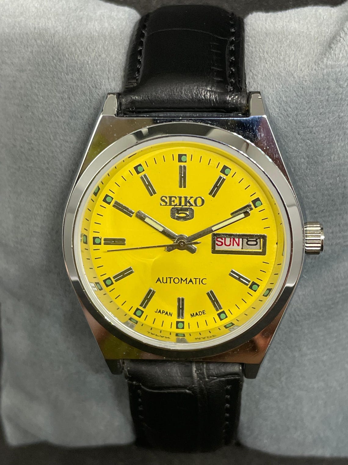 Vintage Refurbished Seiko 5 Automatic Day/Date Men's Wrist Watch, foto 2 di 5