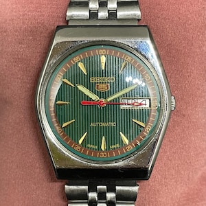 Classic Vintage Refurbished Seiko 5 Automatic Day/Date Men&#39;s Wrist Watch