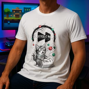 Può includere: T-shirt bianca con un gatto dei cartoni animati con gli occhiali che preme il tasto "CTRL-Z". Il design include il testo "PATROL-Z No" e accenti colorati, con un tema di gioco.