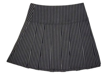 pinstripe skirt / pinstripe pleated skirt / black skirt / black pleated skirt / stripe skirt / pinstripe pleasted skirt / pleasted skirt