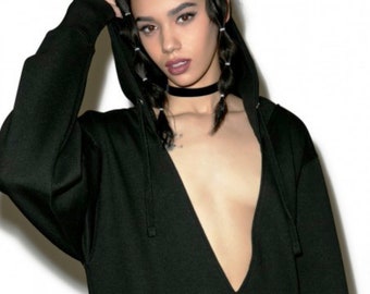 Sudadera negra con cuello en V y abertura: sudadera con escote pronunciado