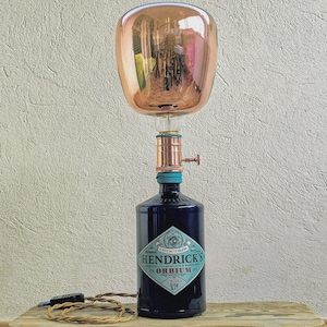 Lampada di design con bottiglia di Hendrick&#39;s Orbium