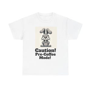 ¡Precaución! Camiseta unisex "Modo Pre-Café", divertida camiseta de café, regalo para amantes del café, camiseta informal con humor, camiseta gráfica única