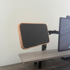 Magnetiskt iPad-stativ i massiv ek för datorarm, tillverkat i Frankrike, VESA-kompatibelt