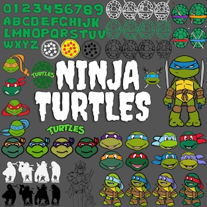 Op de afbeelding: Een verzameling Teenage Mutant Ninja Turtles-afbeeldingen. Bevat de woorden "Ninja Turtles" in het wit, groene cijfers en letters, schildpadgezichten met verschillende gekleurde maskers, pizzapunten en schildpaddenschilden.