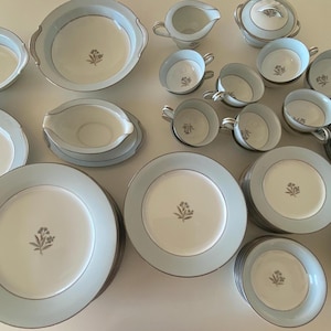 Noritake “Mavis” 5543 China Set – 95 Pieces – Vintage Japan Porcelain with Platinum Trim